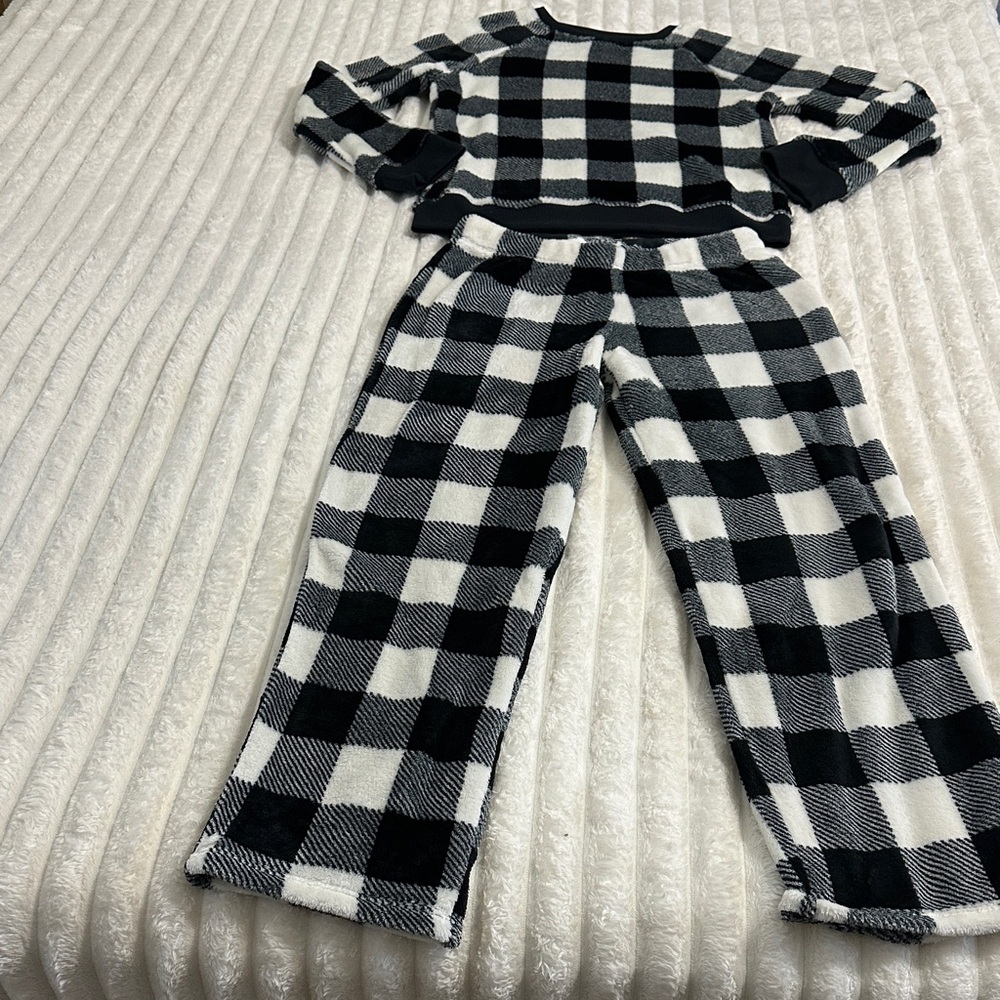 Cat & Jack Black and White Checkered Kids Pajamas